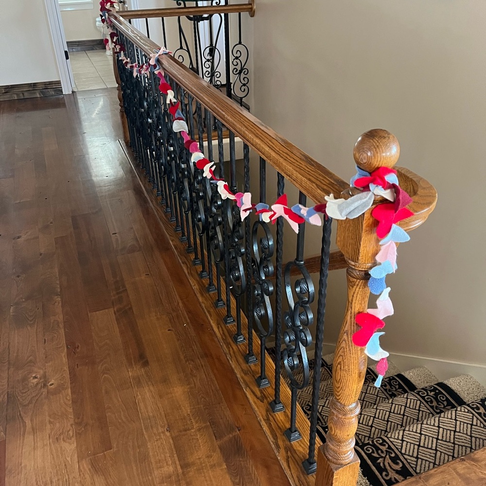 Long felt Valentine’s garland multi colored